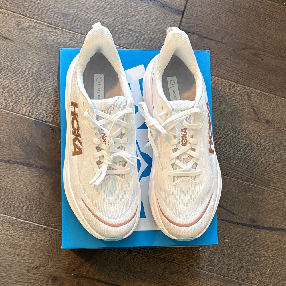 Hoka Skyflow white/gold sneakers size 10 women’s brand new in box